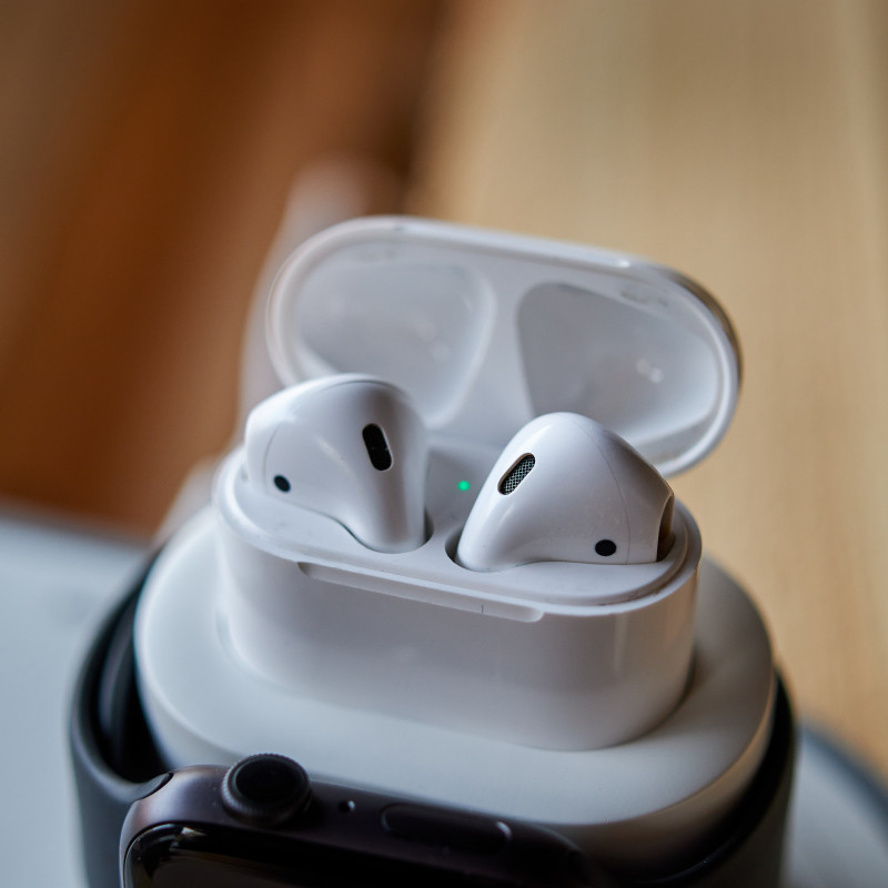 Бездротовий зарядний пристрій 3в1 Moxom MX-ST04 3in1 (Phone,airpods,watch) білий